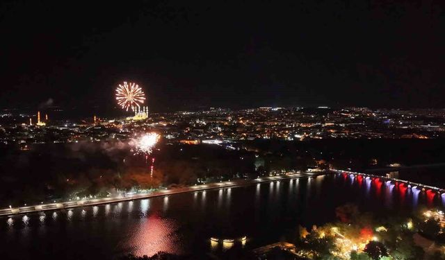 Edirne'de 30 Ağustos Zafer Bayramı kutlamaları: Meriç Nehri'nde ışık şöleni