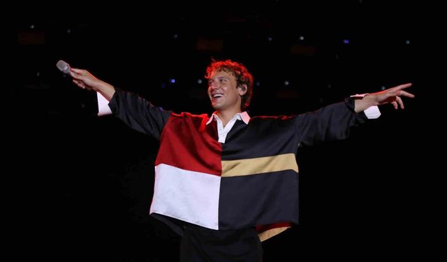Edis ve Bengü, Taşköprü Festivali'nin Finalinde 40 Bin Kişiye Unutulmaz Anlar Yaşattı