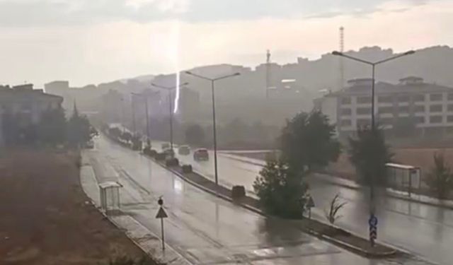 Elazığ'da yıldırım düşme anı kamerada