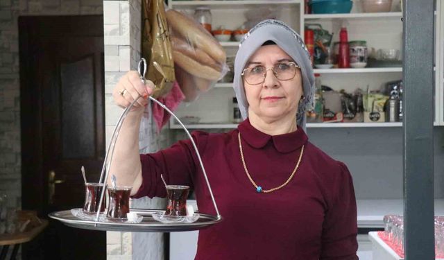 Engelleri çayla aştı: 5 çocuk annesi kadın, kıraathanesiyle örnek oluyor
