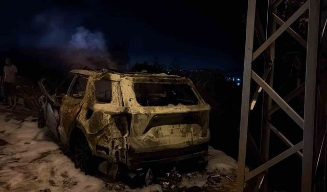 Erdek'te otomobil alev alev yandı