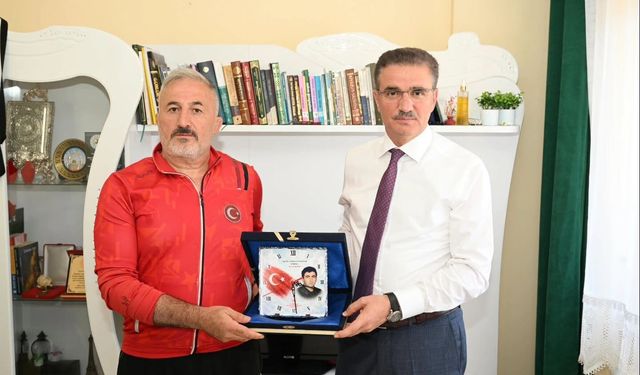 Erzurum Valisi Baruş'tan İspir'de anlamlı ziyaret: Şehit ailelerine vefa
