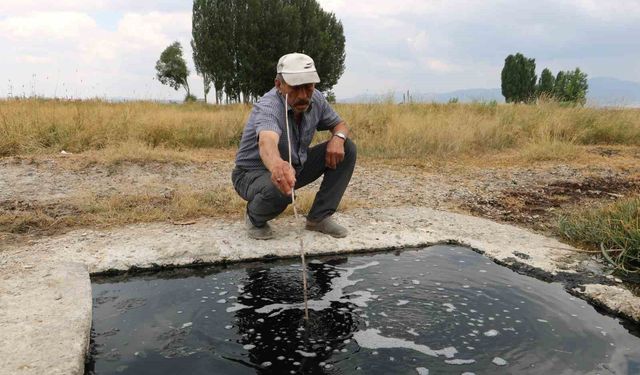 Erzurum'daki kuyudan çıkan su, ilginç köpükleriyle alev alıyor