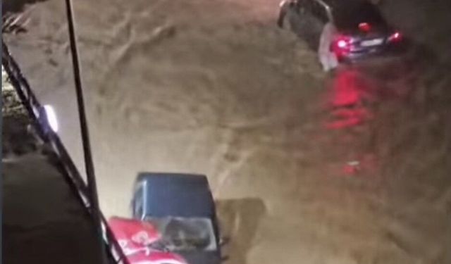 Fatsa'da etkili sağanak yağış yolları suyla doldurdu
