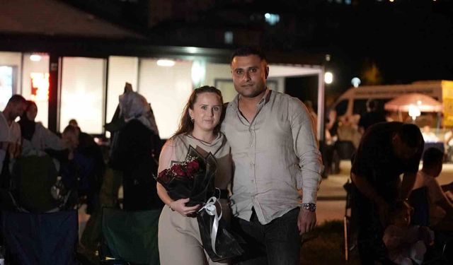 Film izlerken evlilik teklifi sürprizi