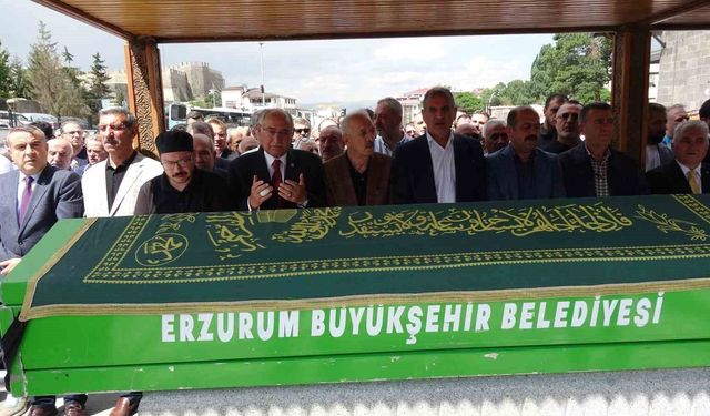 Gazeteci Öztürk Akkök, son yolculuğuna uğurlandı