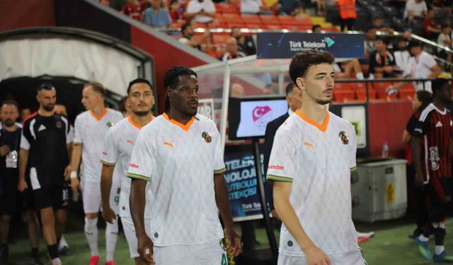 Gaziantep FK: Alanyaspor ile 0-0 Beraberlikte Mücadele Ediyor
