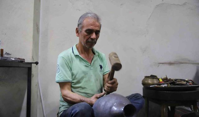 Gaziantep'te 57 Yıllık Bakır Ustası, Mesleğinin Geleceğinden Endişeli