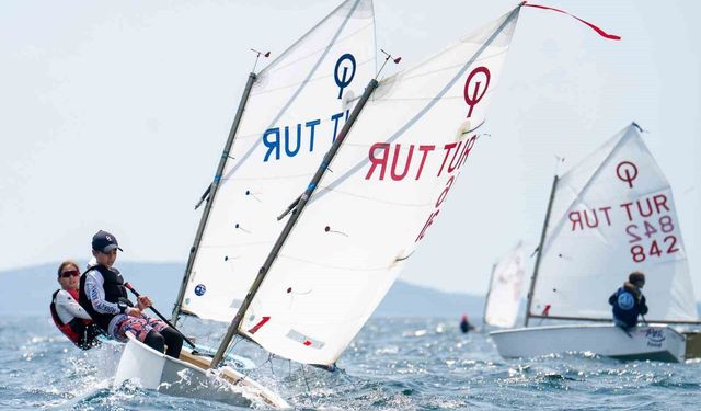 Genç Yelkenciler, 14. Tayk-Eker Olympos Regatta'da Rüzgarla Yarışıyor