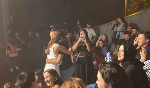 Gökhan Türkmen konseri, 9 çifte evlilik teklifiyle unutulmaz anlar yaşattı