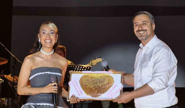 Hande Ünsal, evlilik teklifine ilginç yorum yaptı