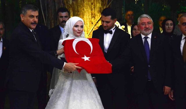 İçişleri Bakanı Çiftçi, AK Parti Çorum İl Başkanı'nın oğlunun düğününe katıldı