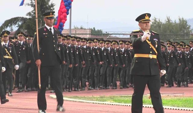 Işıklar Jandarma Astsubay Yüksekokulu'nda mezuniyet sevinci