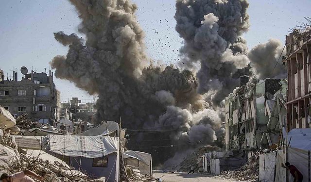İsrail, Gazze'de su tesisleri ve camilere hava saldırıları düzenliyor