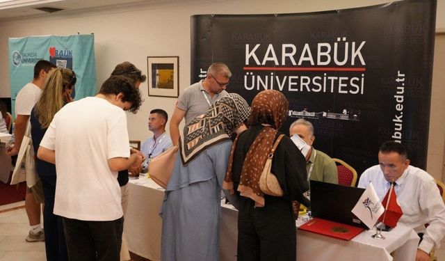 Karabük Üniversitesi İzmir'de Tercih Günleri'nde Adaylarla Buluştu