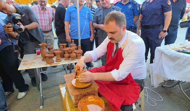 Karacasu'da Protokol Üyeleri Çömlek Yapımını Deneyimledi