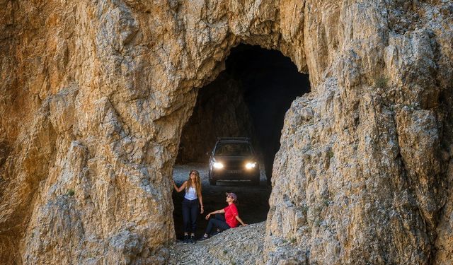 Karanlık Kanyon'un İncisi: Taş Yolu Turistlerin Yeni Gözdesi