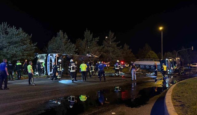 Kayseri'de korkunç kaza: Otobüs ve yakıt tankeri çarpıştı, 30 yaralı