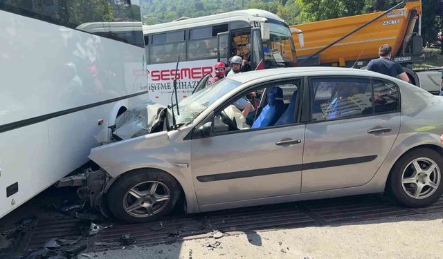 Kilimli'de halk otobüsü ile otomobil çarpıştı, 7 yaralı