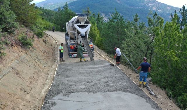 Kırsalda Beton Yol İle Ulaşım Konforu Sağlanıyor