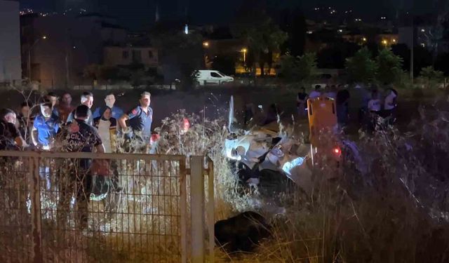 Kontrolden çıkan otomobil tarlaya uçtu: 5 kişi yaralı