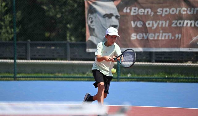 Kuşadası Tenis Kulübü'nde genç sporcular için ulusal turnuva başladı