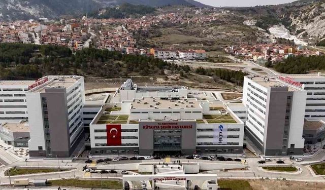 Kütahya Şehir Hastanesi'nde 76 Yaşındaki Kanser Hastasına Epidural Anestezi ile Ameliyat