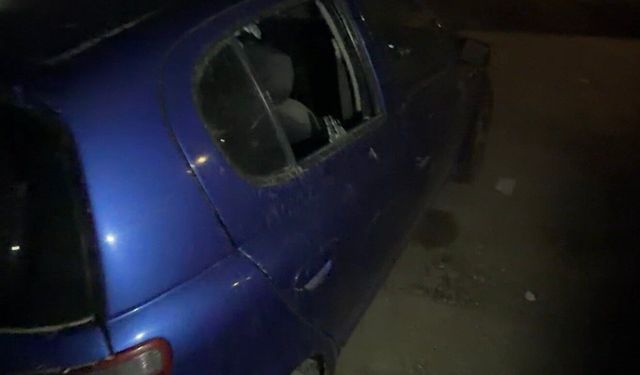 Lüleburgaz'da Gece Yarısı Araçların Camları Kaldırım Taşıyla Kırıldı- Video