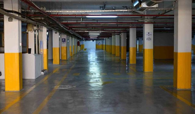 Manisa'da yeraltı otoparkı baştan aşağı yenilendi