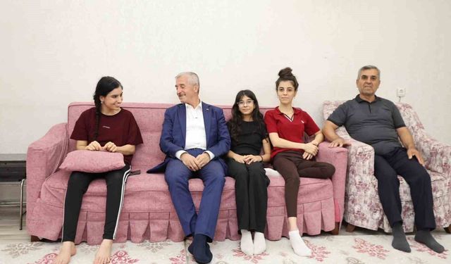 Mehmet Tahmazoğlu, Mimar Sinan Mahallesi'nde ev ziyaretinde bulundu
