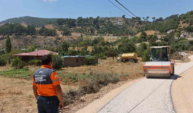 Mersin'de Kırsal Yol İyileştirmesi Devam Ediyor