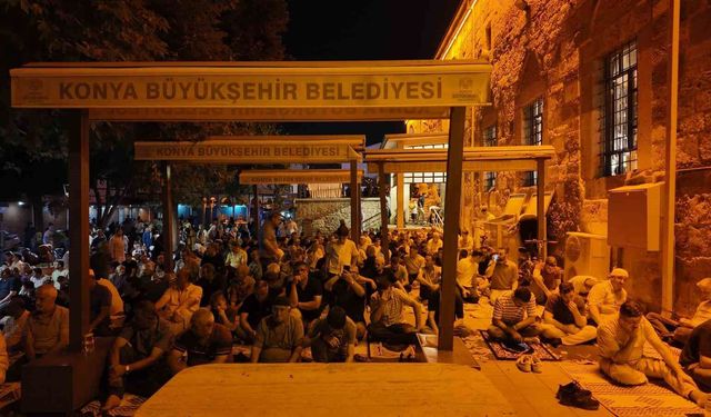 Mevlid Kandili'nde Konya'da Camiler Dolduruldu
