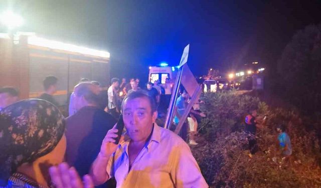 Minibüs ile otomobil çarpıştı: 11 kişi hastaneye kaldırıldı