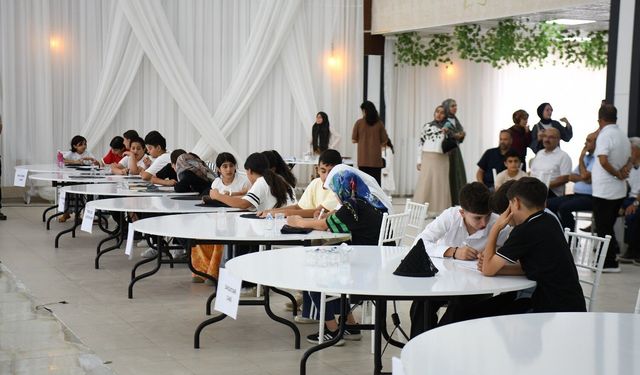 Minik kalpler, Kur'an-ı Kerim yarışmasında ödül için mücadele etti