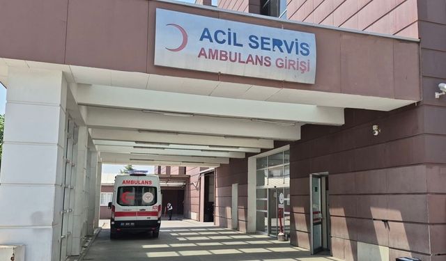 Motosiklet ve otomobil çarpıştı: 1 kişi hastaneye kaldırıldı