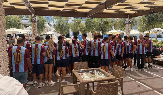 Murat Bozoğlu, Trabzonspor sevgisini Girne'de 250 Salah formasıyla yaşattı