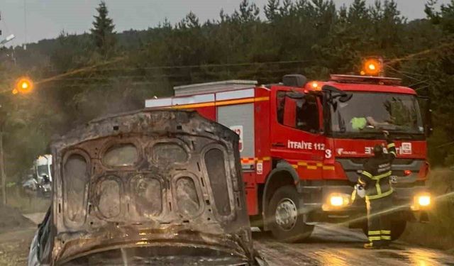 Niksar'da Yanan Araçta Patlama Korku Yarattı
