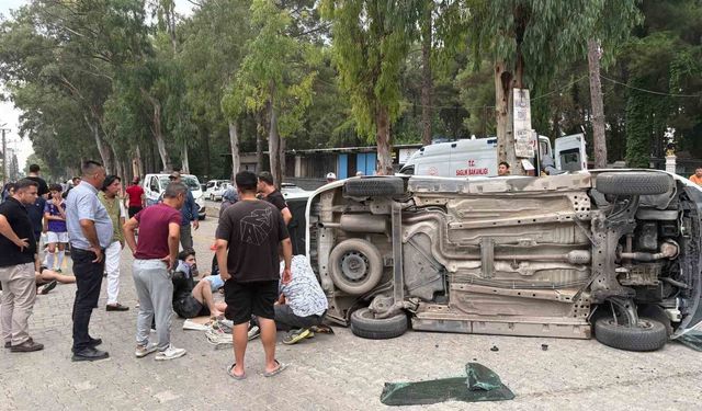Osmaniye'de otomobil ile hafif ticari araç çarpıştı: 5 kişi yaralı