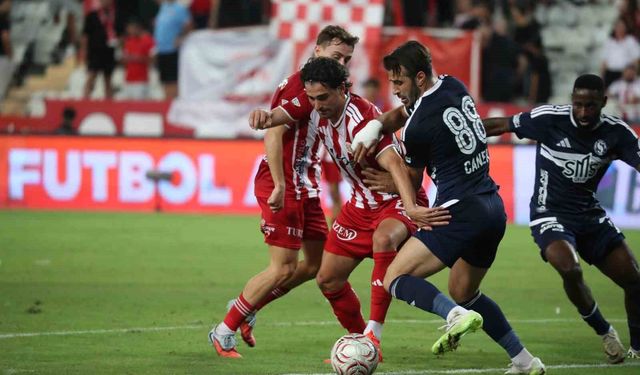 Sarıyer, Antalyaspor'u Deplasmanda 2-1 Mağlup Etti