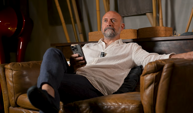 Halit Ergenç’in Oyunculuk Dışındaki İşi Şaşırttı! Bursa’da El Yapımı Hoparlör Üretiyor