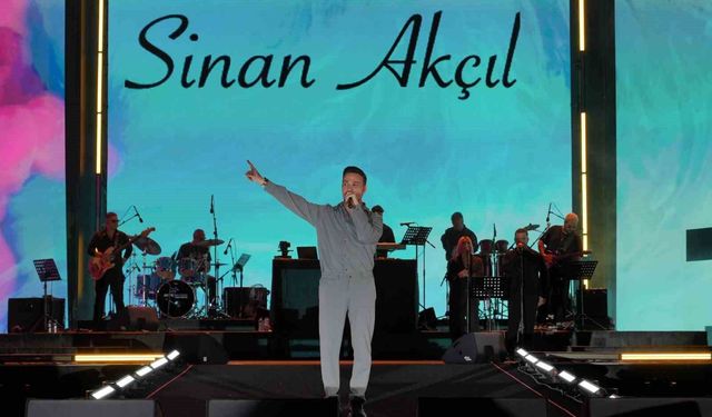 Sinan Akçıl, Erzurum'da müzikseverlere unutulmaz anlar yaşattı