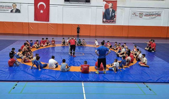 Sivas'ta Minik Güreşçiler İçin Kamp Faaliyetleri Başladı