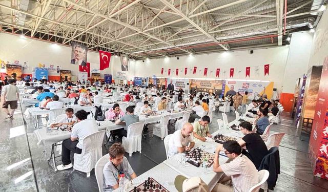 Sultangazi'de uluslararası satranç turnuvası heyecanı başladı