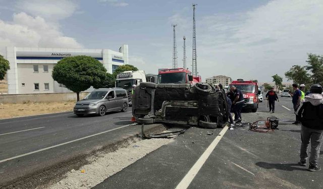 Tatvan'da Trafik Kazası: İki Araç Çarpıştı, 2 Yaralı