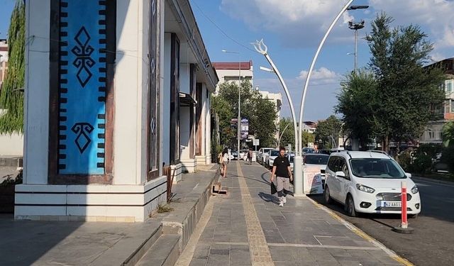 Tunceli'de Sıcaklara Rağmen Munzur Dağları'nda Kartopu Eğlencesi