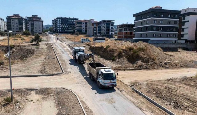 Turgutlu'da 2 kilometrelik yol sıcak asfalt ile revize ediliyor
