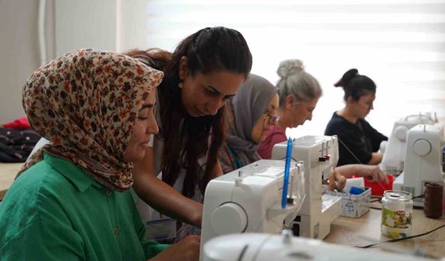 Yunusemre'de kadınlar dikiş kursları ile güçleniyor