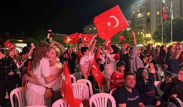 A Milli Kadın Voleybol Takımı'nın Avrupa şampiyonluğu Çorum'da coşkuyla kutlandı
