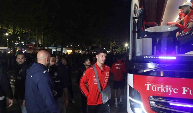 A Milli Takım'a Taraftar Desteği: Kocaeli'de Coşkulu Karşılama