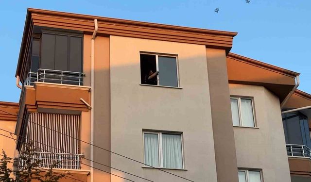 Aksaray'da 5. Kattan Düşen Genç Kız Ağır Yaralandı
